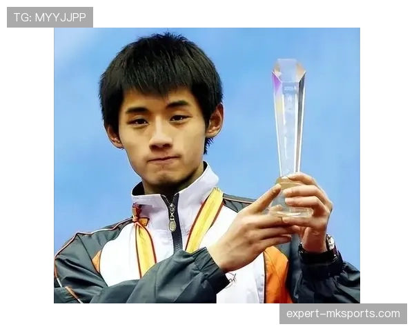 张继科厨房自拍那把椅子，价格估计能顶我三个月工资