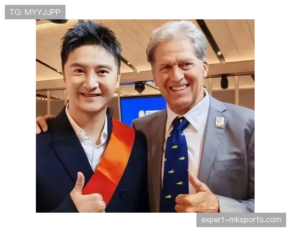 田亮这样的日常，比那些明星还高调，家里泳池都能开派对了吧？